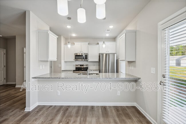 Building Photo - 7213 Somerford Rd