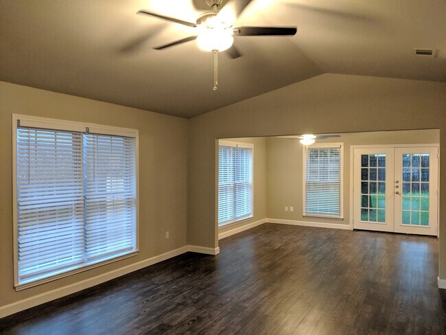 Building Photo - Renovated two-story in Grapevine