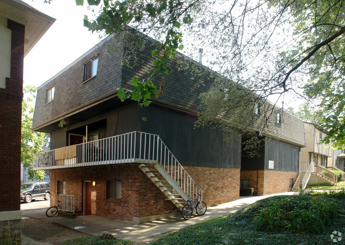 Building Photo - 162-168 E 12th Ave