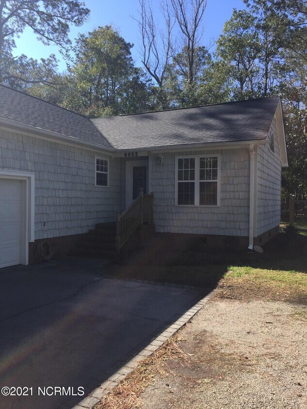 6932 Masonboro Sound Rd, Wilmington, NC 28409 House Rental in