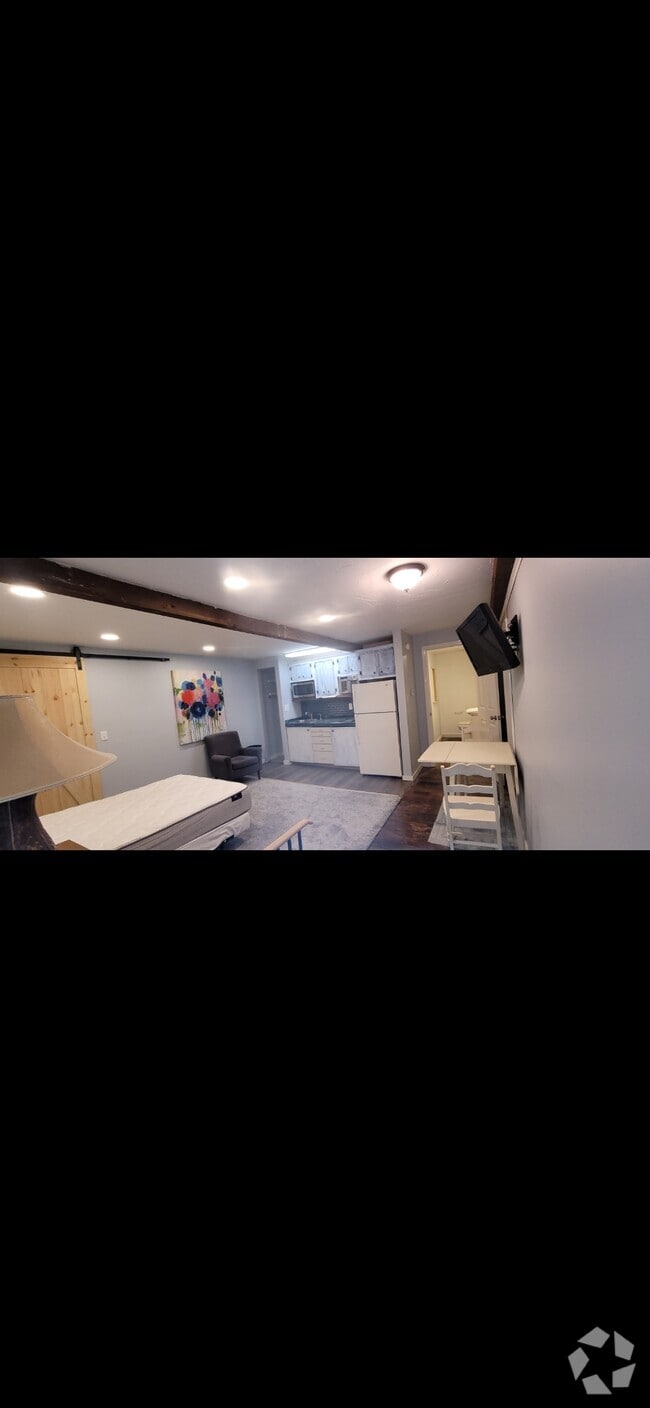 Building Photo - 34 Steelman St