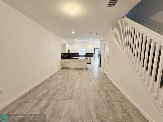 Building Photo - 1606 SW 28th Ct