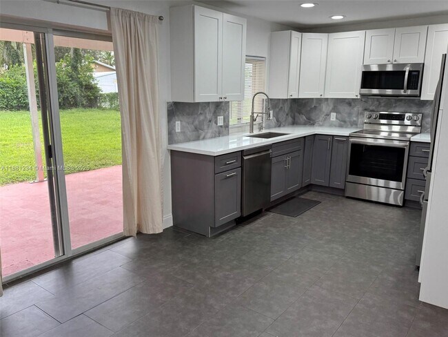 Foto del edificio - 1020 NW 45th Ct