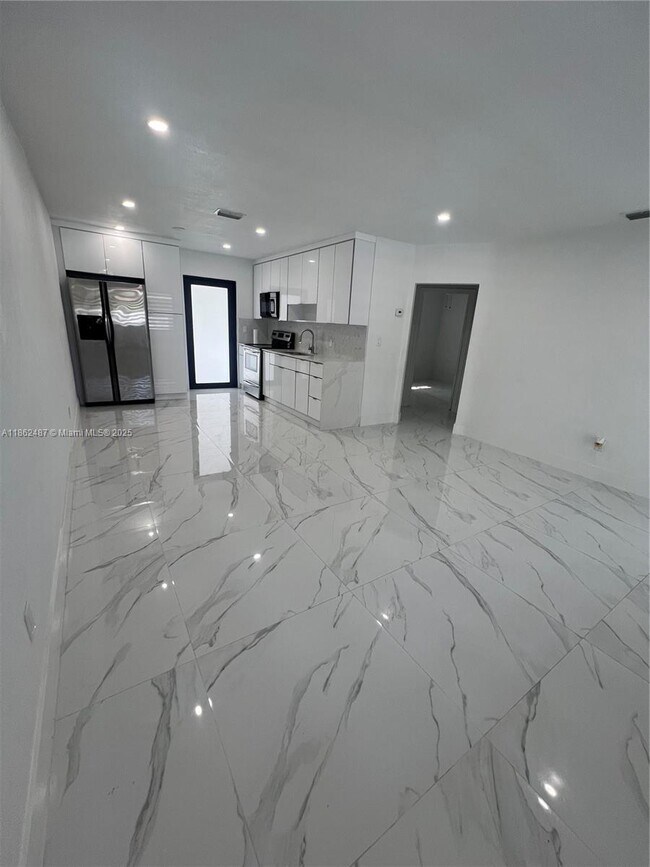 Foto del edificio - 987 SE 1st St