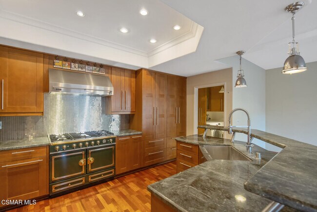 Foto del edificio - 5608 Roundtree Pl