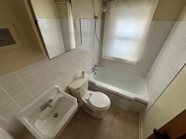 Foto del edificio - 4907 Lowell Ave