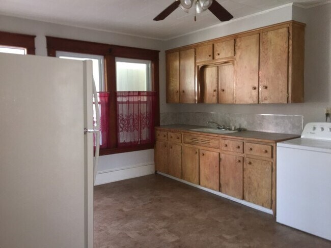 Building Photo - 441 Willard St