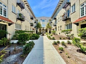 Building Photo - 2117 W Dekle Ave