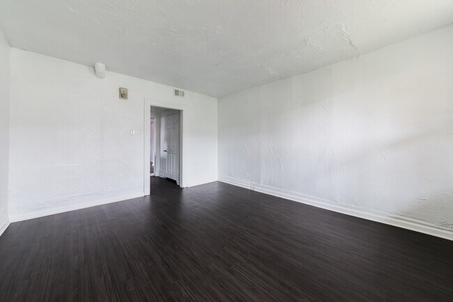 Building Photo - AVAILABLE AUGUST - Spacious 4 Bedroom Home...