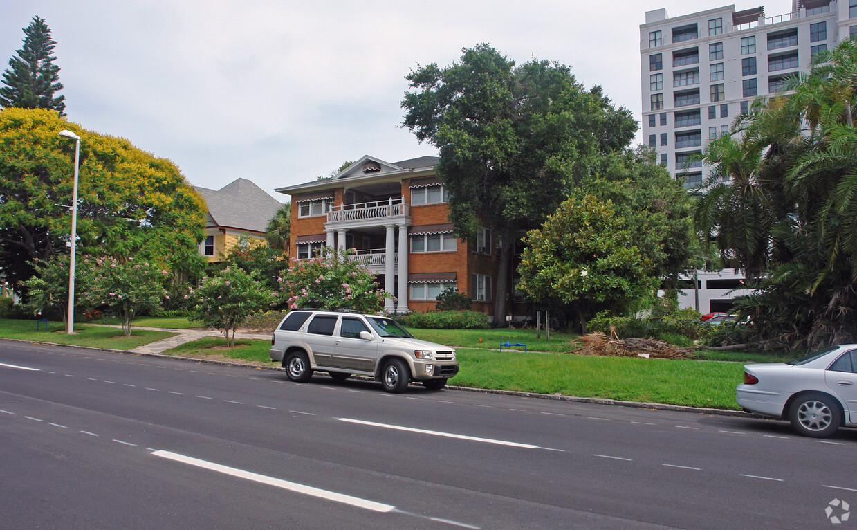 Primary Photo - The Colton Apartments