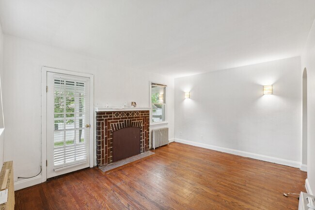 Foto del edificio - 4811 Calvert Rd