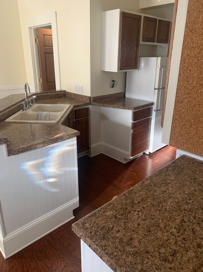 Foto del edificio - 704 Otter Ave