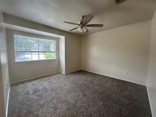 Foto del edificio - 844-846-846 Sagewood Trail