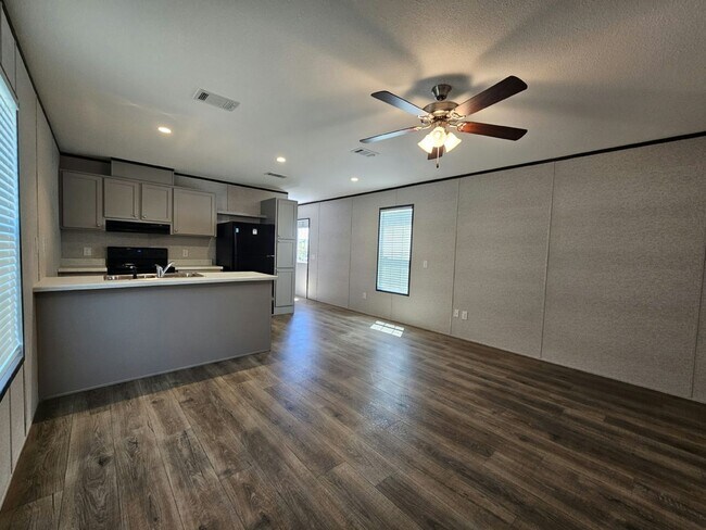 Foto del edificio - 511 Suwanee Dr
