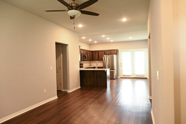 Foto del edificio - 211 Grove Ln