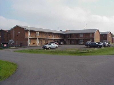 Foto del edificio - 4516 Broadleaf Dr