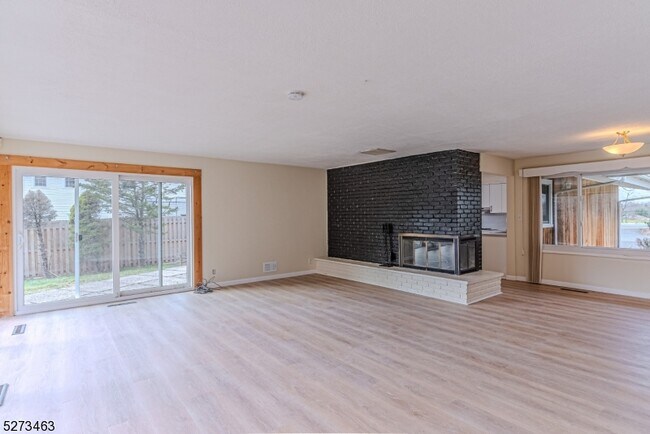 Foto del edificio - 342 Walker Rd