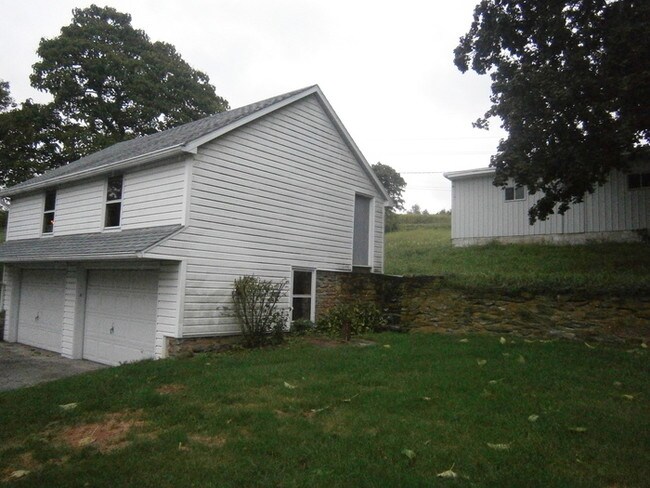 Foto del edificio - Large Farm House in Red Lion PA