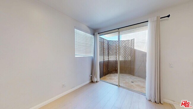 Foto del edificio - 4557 Haskell Ave