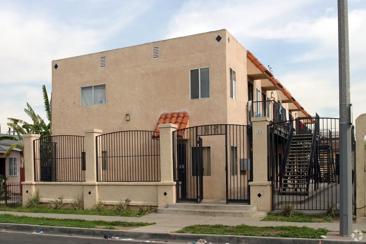 Primary Photo - 1474 Walnut Ave
