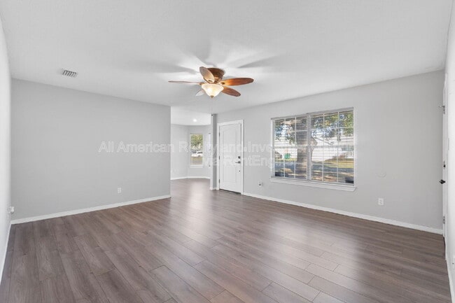 Foto del edificio - 908 Emily Cir