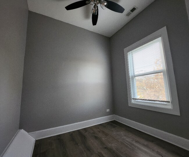 Foto del edificio - 1355 E 76th St