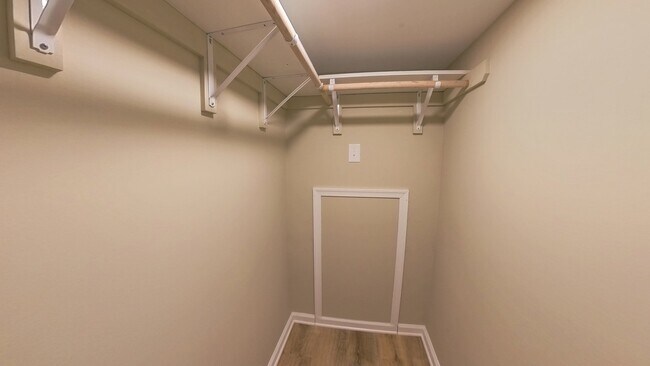 Foto del edificio - 12885 Hyannis Ln