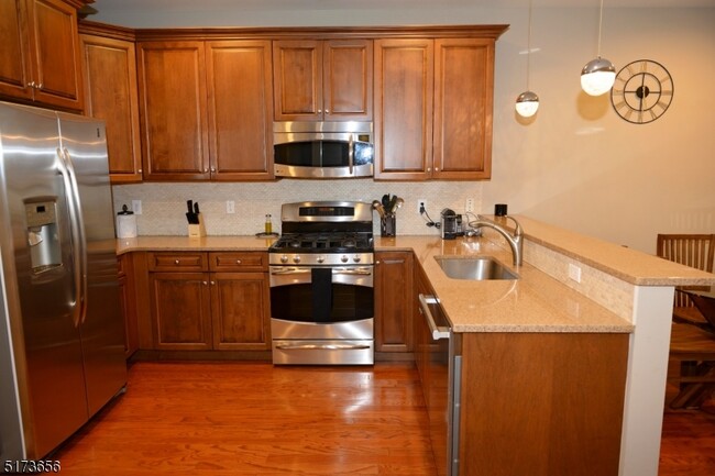 Building Photo - 4 Cyprus Ln