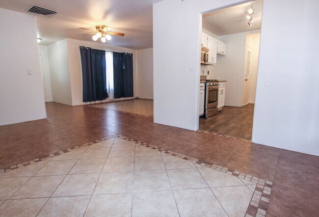 Building Photo - 2850 N Cedar Springs Ln