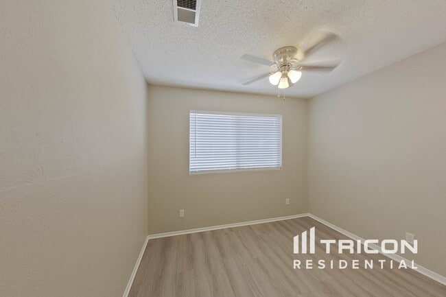 Building Photo - 3913 Manzinita St