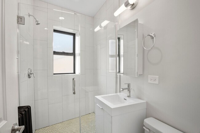 Foto del edificio - 7510 N Eastlake Ter