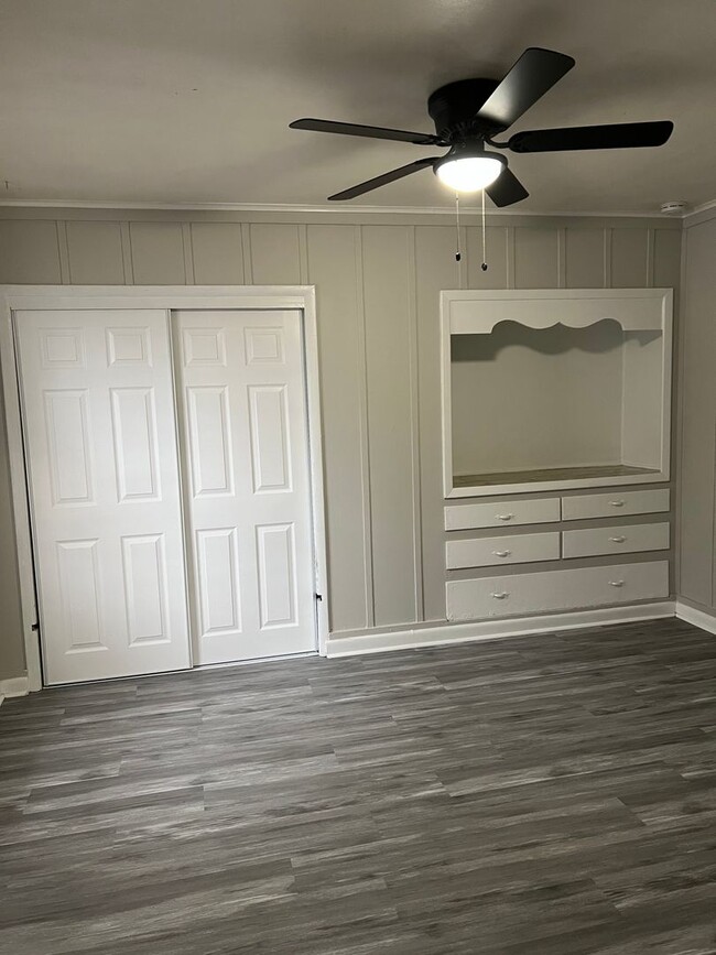 Building Photo - Colville Triplex