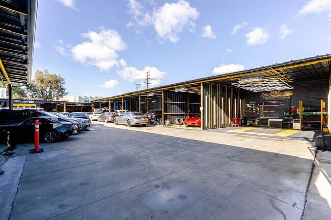 Foto del edificio - 2346 N San Fernando Rd