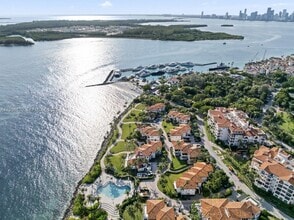 Building Photo - 19217 Fisher Island Dr