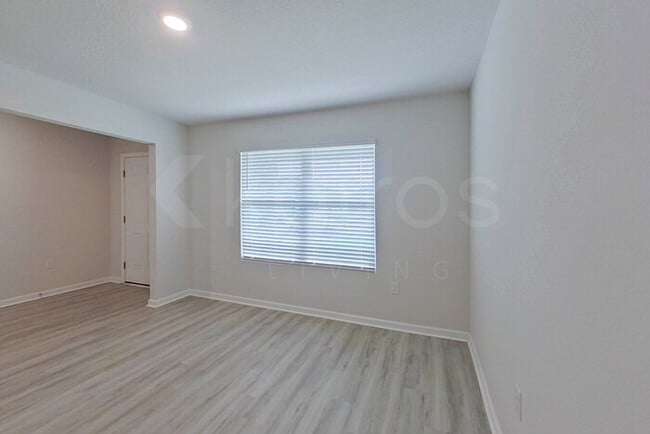 Foto del edificio - 412 Monarch Ln