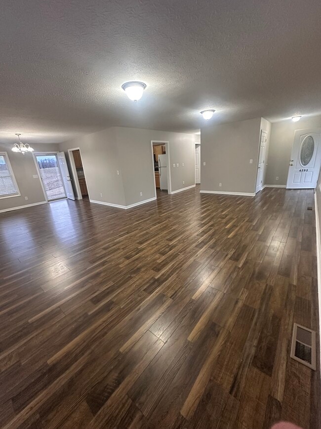 Foto del edificio - 4293 Bristow Rd