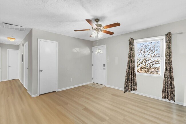 Foto del edificio - NEW LISTING!!!!!