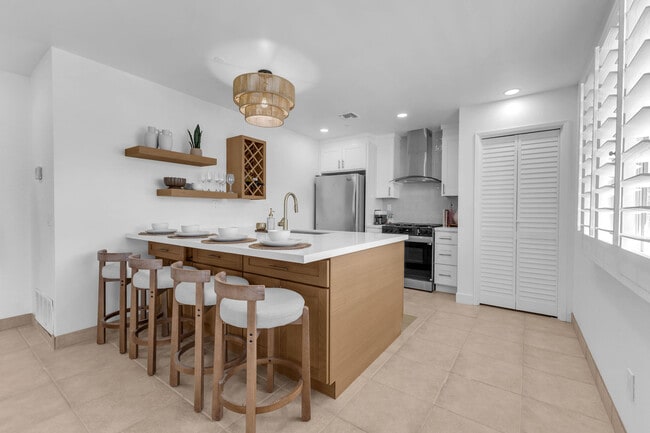 Building Photo - 72601 Edgehill Dr