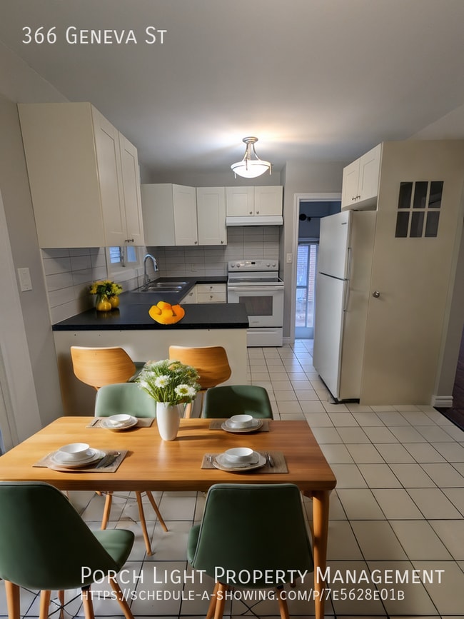 Building Photo - 4 Bedrooms - 2 Bathrooms - 2 Living rooms ...