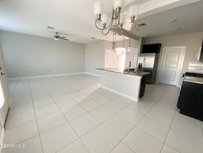 Building Photo - 7857 Enchanted View Dr