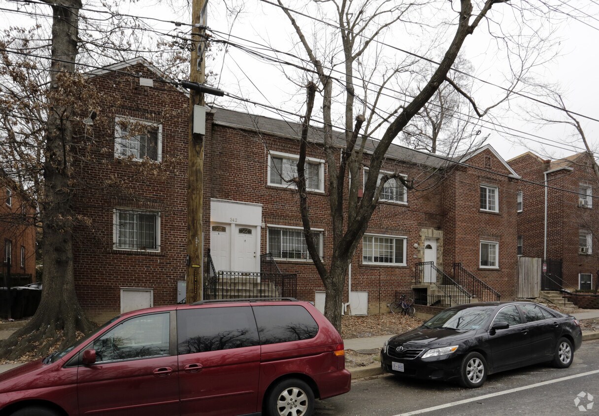 Building Photo - 242-246 Malcolm X Ave SE