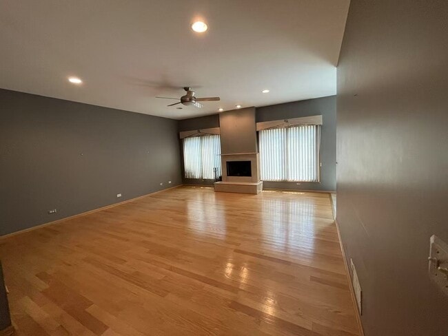 Building Photo - 8641 N Shermer Rd