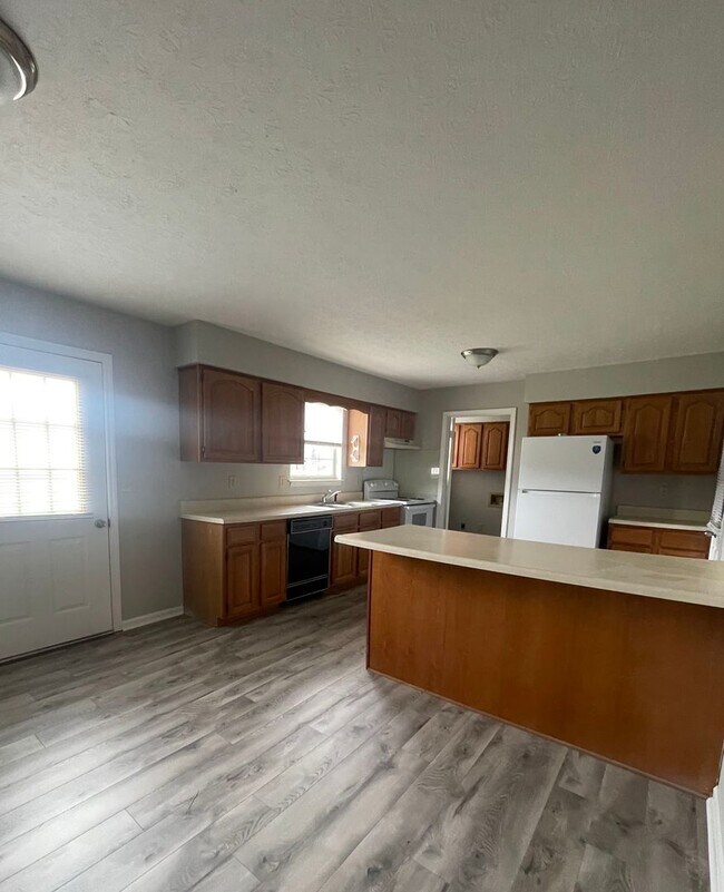 Foto del edificio - Spacious ranch style 3 bedroom, 2 bath wit...