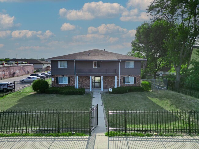 Foto del edificio - 8835 NORTH SWAN RD