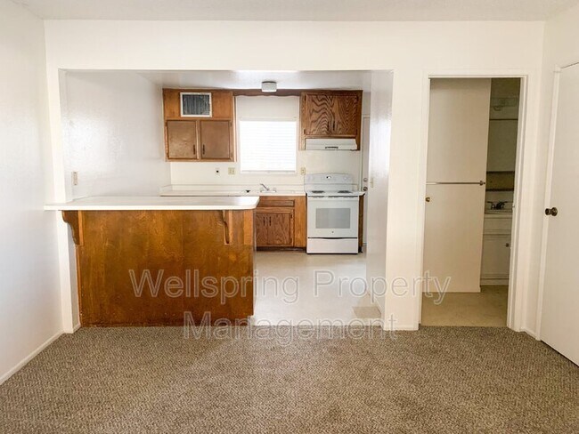 Foto del edificio - 515 E Ridgecrest Blvd