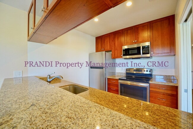 Building Photo - Top Floor Corner Unit with Mountain and Ba...