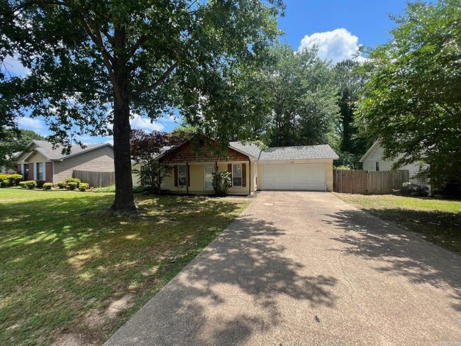 Building Photo - 1011 Green Valley Dr