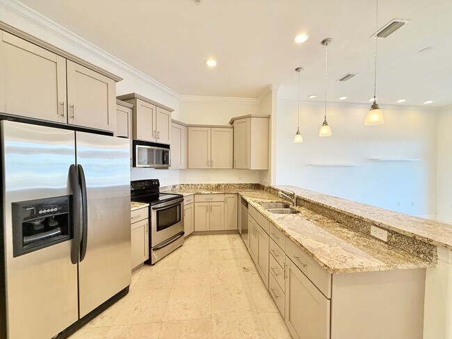 Building Photo - 3-Level Waterfront Townhome