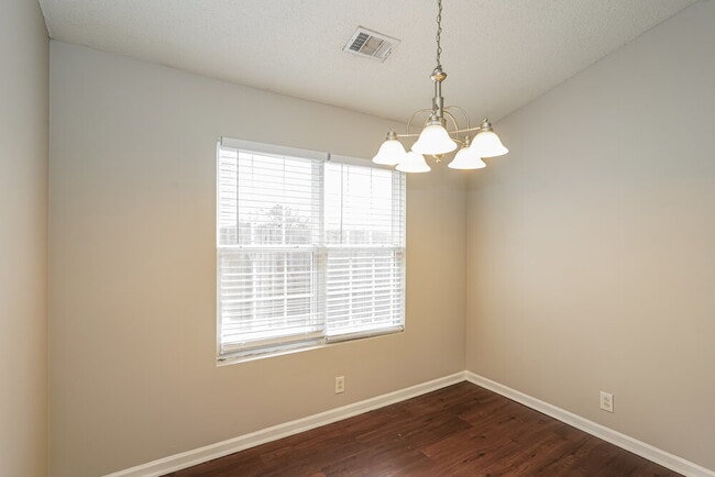 Building Photo - 5039 Boyd Dr