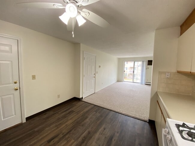 Foto del edificio - 377 Huse Rd